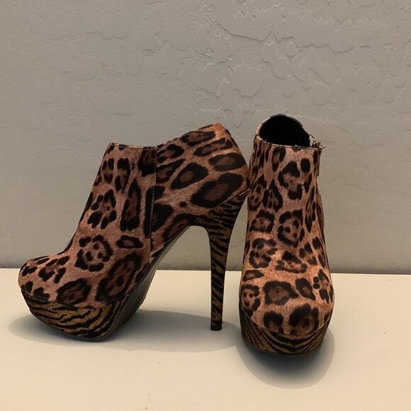 Material girl leopard print platform booties w/5 “ heel and 1 1/4” platform - Picture 4 of 12